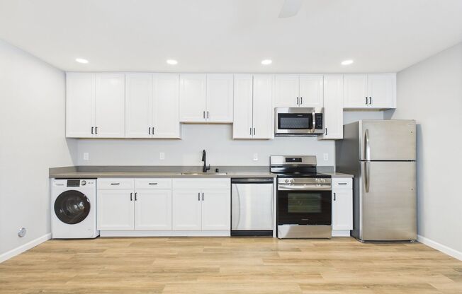 Newly renovated STUDIO in the heart of Pacific Beach! (a/c, w/d)