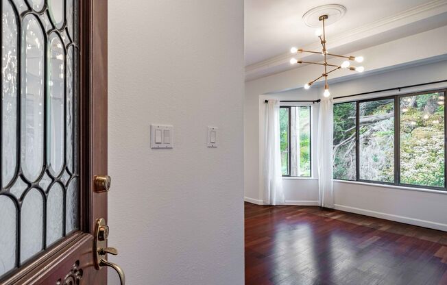 Corona Heights: Townhouse w/ Spectacular Views, Deck, Yard & Optional Parking