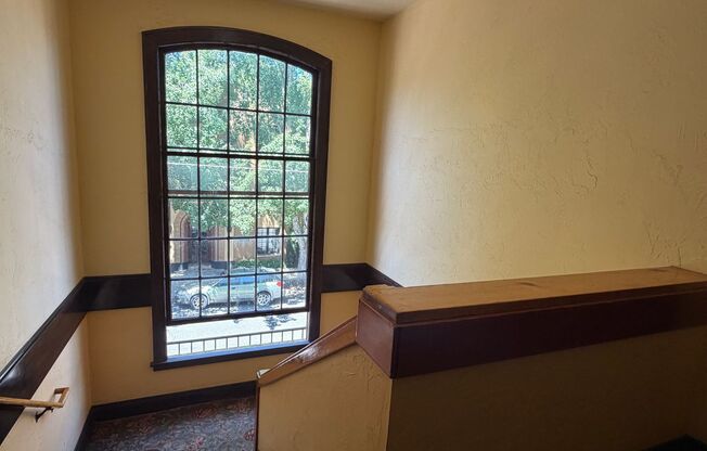 Studio, 1 bath, 320 sqft, $1,129, Unit 06