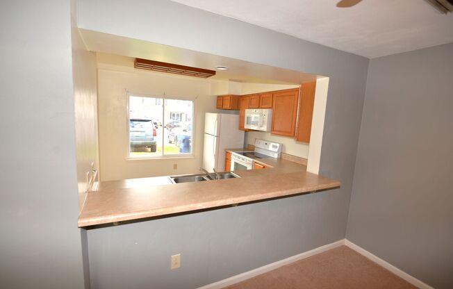 Updated 2 Bedroom Townhome in Salem Lakes