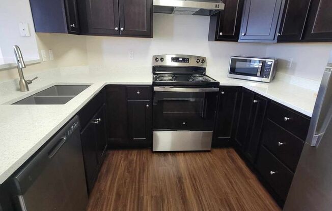 1 bed, 1 bath, 765 sqft, $1,299