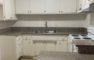 Spacious 3 bedroom unit located in Canoga Park! MOVE IN READY