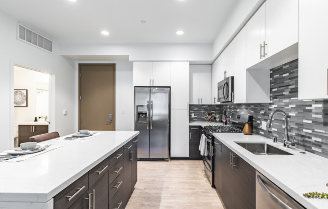 2 beds, 2 baths, 927 sqft, $3,615, Unit 407
