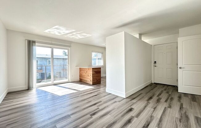 1 bed, 1 bath, 555 sqft, $1,375, Unit 45