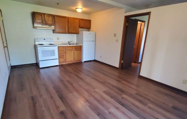 1 bed, 1 bath, $825, Unit 5