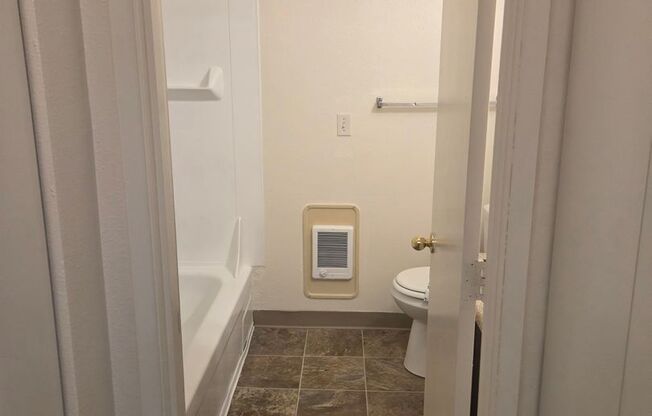 2 beds, 1 bath, 1,000 sqft, $1,400, Unit 37