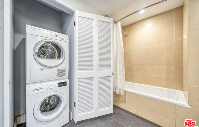 Studio, 1 bath, 460 sqft, $1,800, Unit 206