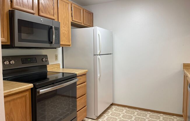 Northgate 1 Bedroom - Parking and Utilities Included! *2 WEEKS FREE*