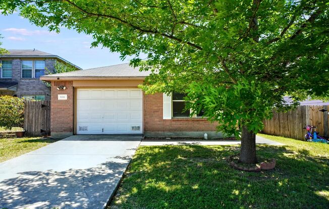 Charming 3-Bedroom Home in Miller Ranch, Converse! - Realtor Commission: $350