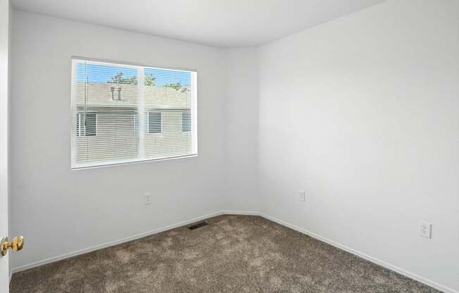 Carpeted Bedroom at Oakstone Apartments, Clearfield, UT, 84015