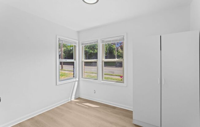 2 beds, 1 bath, 750 sqft, $1,660, Unit 2