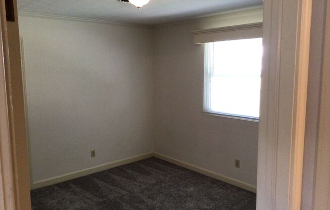 2 beds, 1 bath, $1,200, Unit 123 Fowler Rd