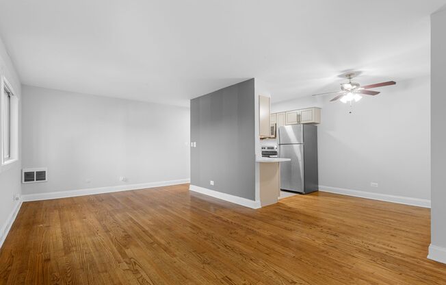 2 beds, 1.5 baths, 897 sqft, $2,100, Unit 303