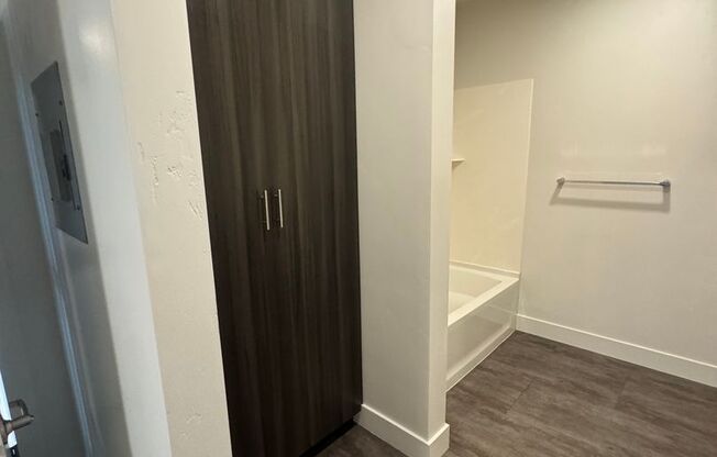 1 bed, 1 bath, $1,049, Unit Unit 312