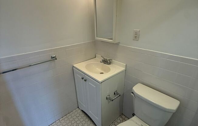 2 beds, 2 baths, 1,303 sqft, $2,200, Unit New King Edward  501