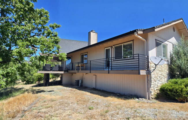 Spacious & Modern 5-Bedroom Retreat in Tehachapi’s Scenic Bear Valley