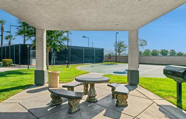 Barton Vineyard Apartments - Grilling and picnic area