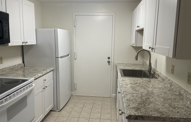 1 bed, 1 bath, 698 sqft, $2,200, Unit 14