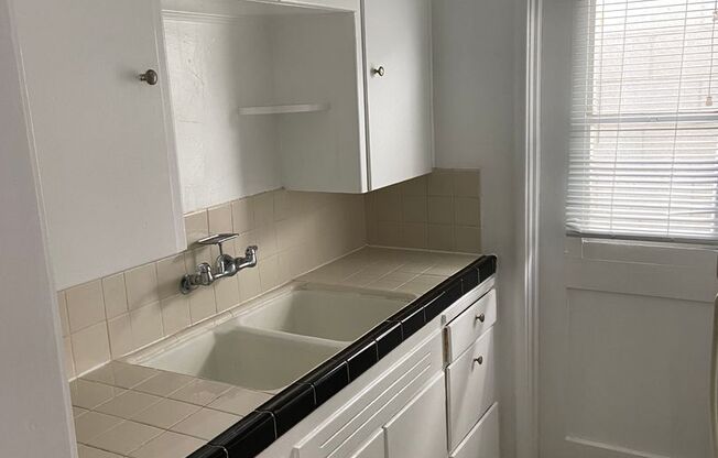 Studio, 1 bath, 375 sqft, $2,300, Unit G