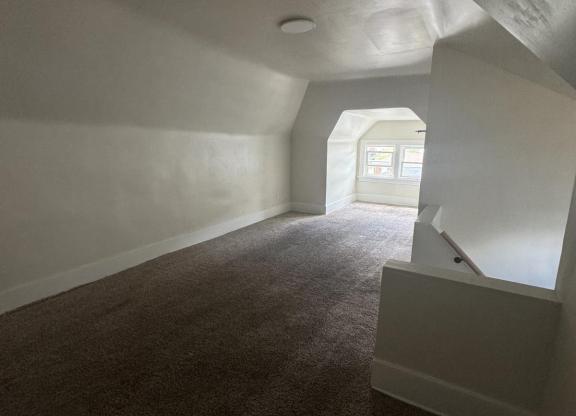 1037 VANCE AVE