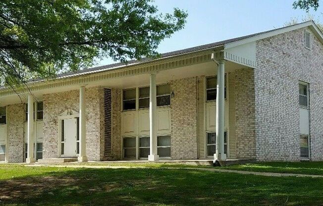 Studio, 1 bath, 550 sqft, $650, Unit 1912 Casady Drive Unit 10