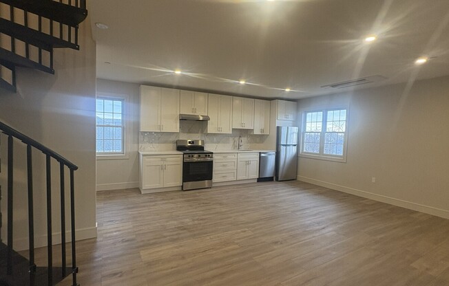3 beds, 2 baths, 1,000 sqft, $3,800, Unit 3A