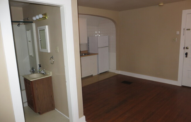 Studio, 1 bath, 315 sqft, $655, Unit 6