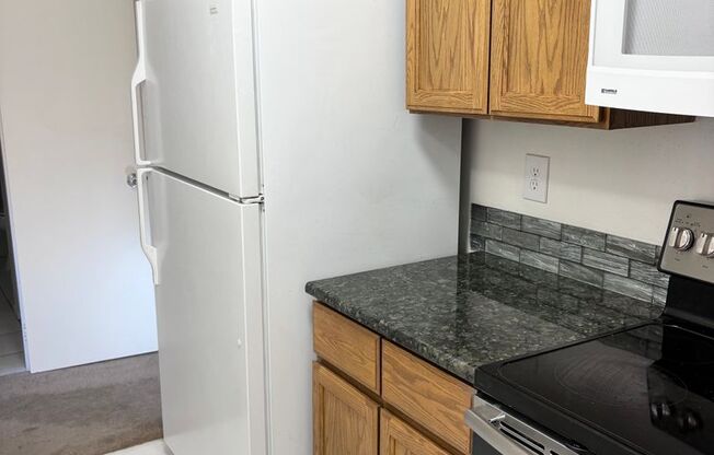 **COZY 2 BEDROOM/1 BATHROOM/GARAGE CONDO IN CHANDLER - (ALMA SCHOOL & ELLIOT)**