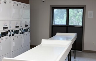 2 beds, 1 bath, 760 sqft, $2,300, Unit 605
