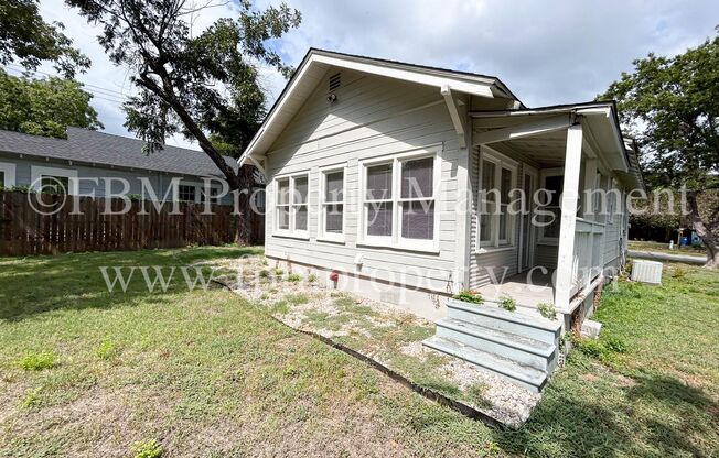 2 beds, 1 bath, $1,600