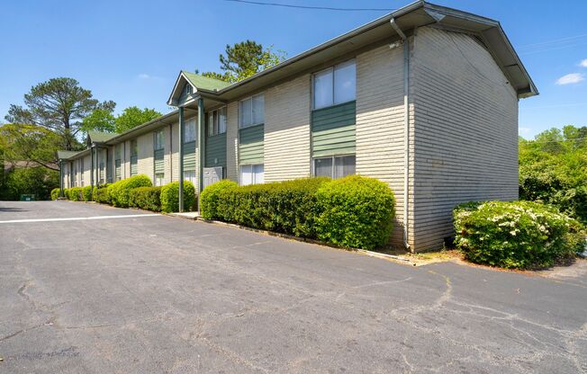 2 beds, 1 bath, 890 sqft, $1,100, Unit Brookwood-B4