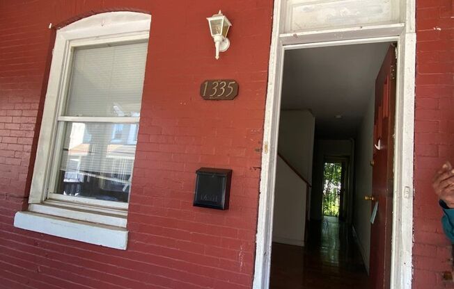 2 beds, 1 bath, $1,200