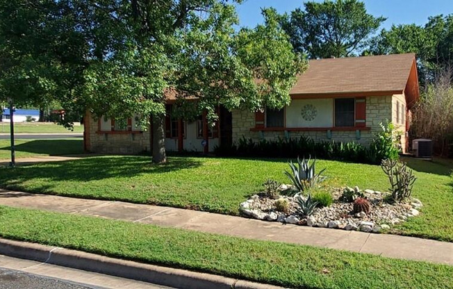 Unique 4 bedroom, 2 bath home with southwest vibe in South Austin!
