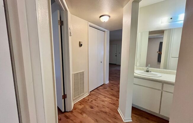 2 beds, 1 bath, 864 sqft, $1,300