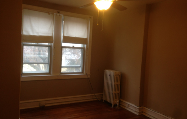 3 beds, 1 bath, $1,600