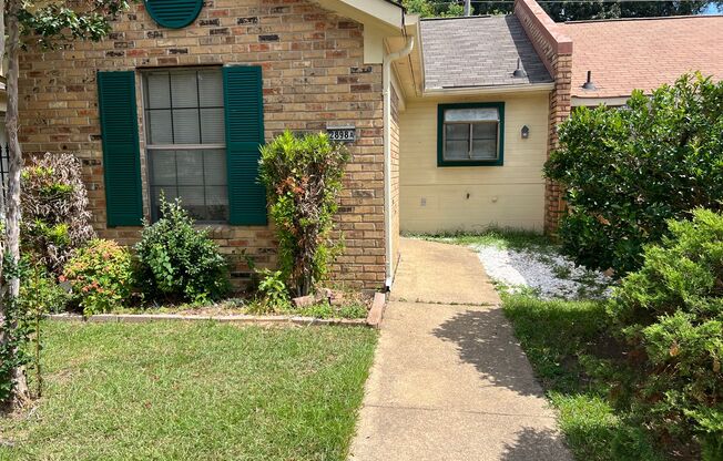 CUTE CUTE CUTE Single story townhome..