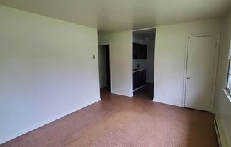 2 beds, 1 bath, $850, Unit A