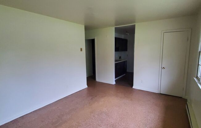 2 beds, 1 bath, $850, Unit A