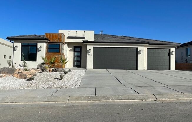 Desert Edge Home!  4 car garage! Price reduced!