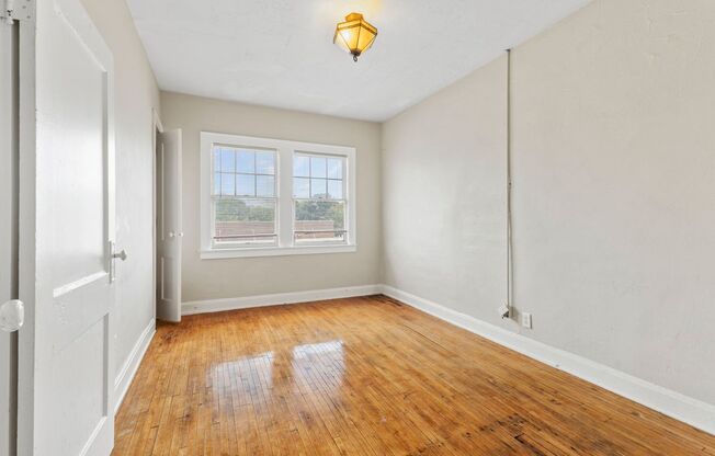 3 beds, 1.5 baths, 1,410 sqft, $1,300, Unit 3