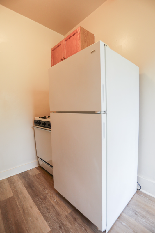1100 Roscoe 31