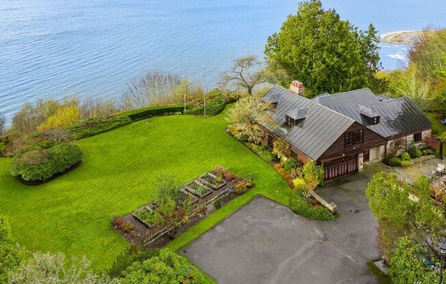 Secluded estate in Blue Ridge with 180' view of the Sound & Olympics