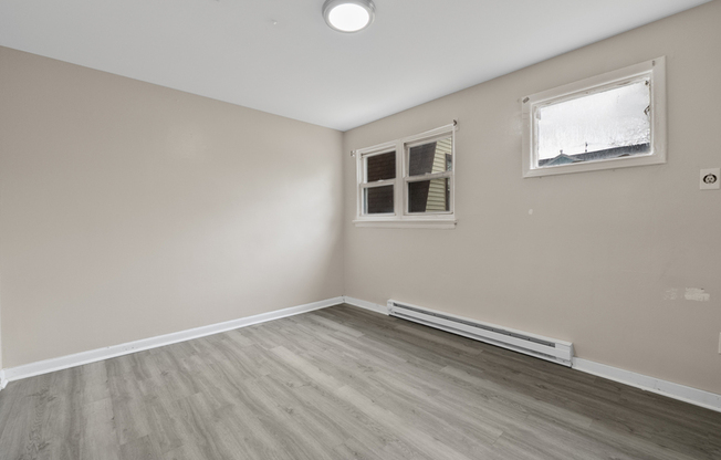 2020 WOODLYNNE AVE