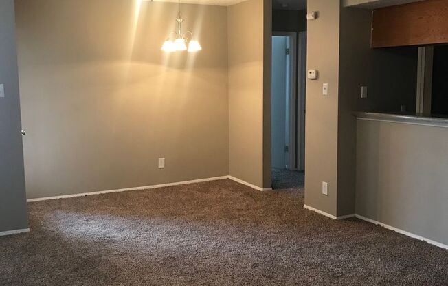 2 beds, 2 baths, 920 sqft, $900