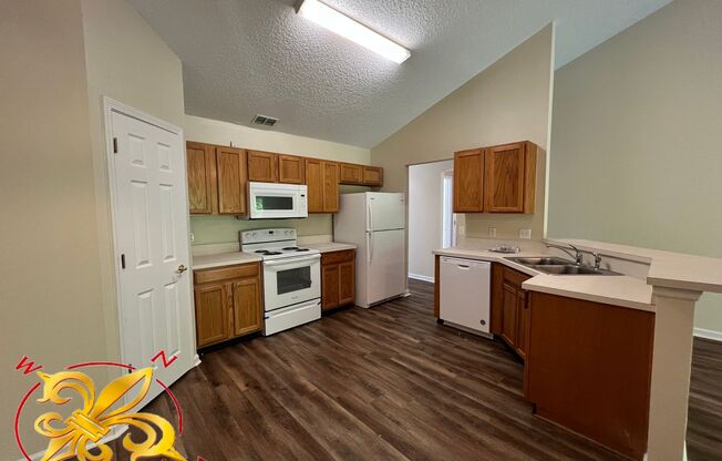 $1595 3/2 - K- Section Great Location Off 100 and Close to Everything!