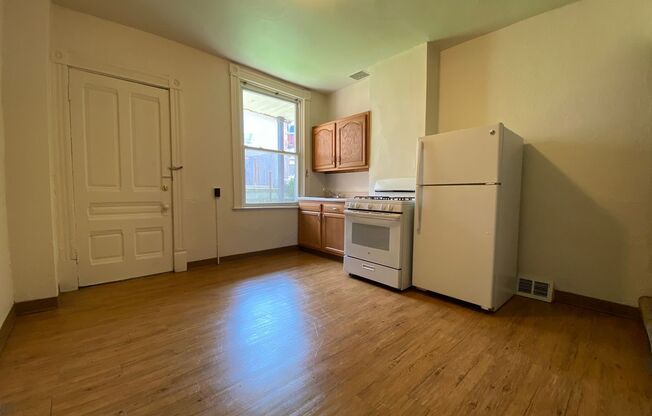 Spacious 2BR Oakland Duplex! Call Today to Schedule an Appointment!