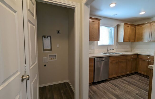 2 beds, 1 bath, $1,995, Unit Unit 1