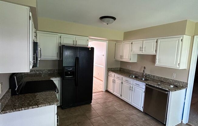 4BD/2.5BA in Albemarle Acres Neighborhood of Chesapeake - Lawn Care Included
