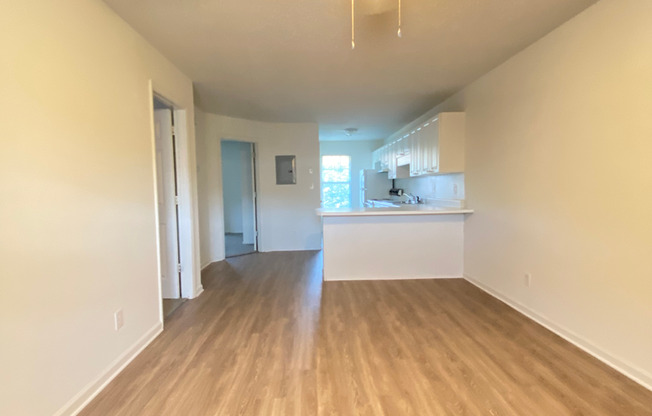 2 beds, 1 bath, 736 sqft, $825