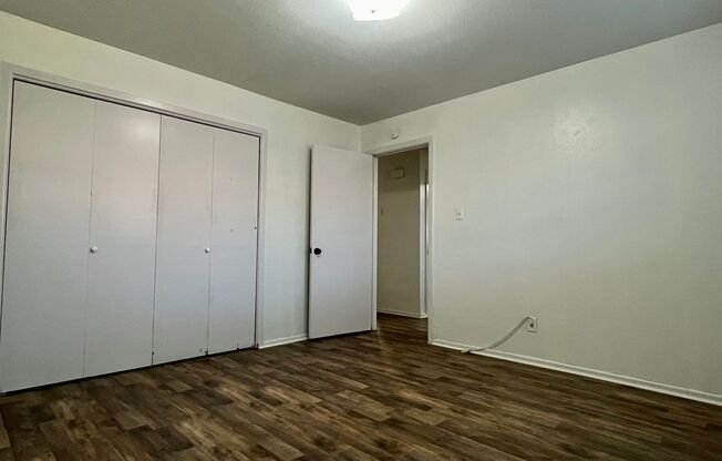 2 beds, 1 bath, 825 sqft, $850, Unit A